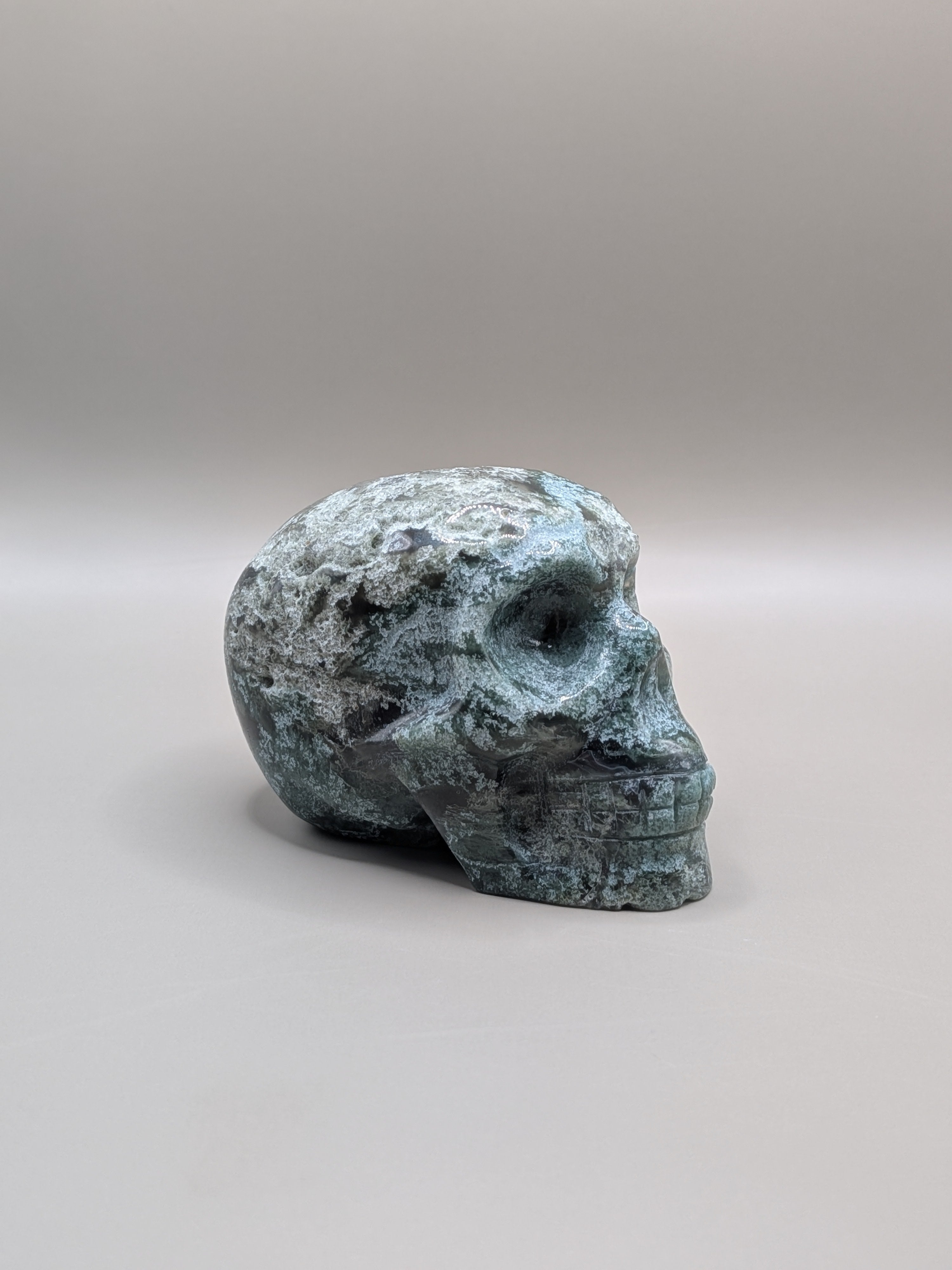 Moss agate skull