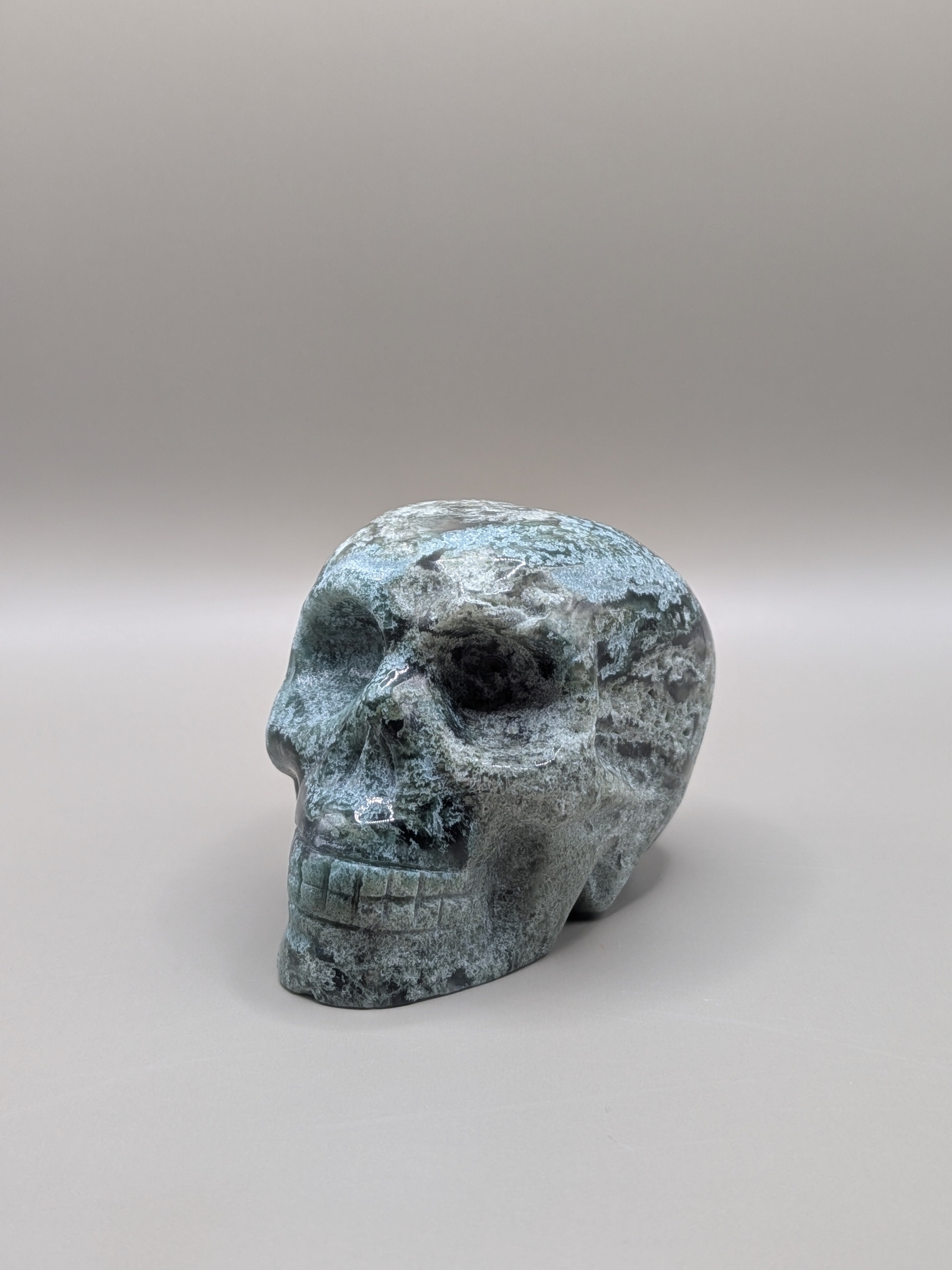Moss agate skull